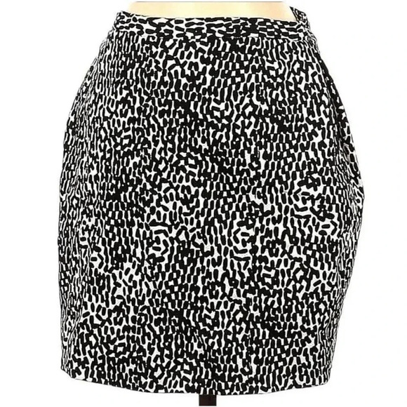 NWOT Diane von Furstenberg White Black Geometric Print Clyde Mini Skirt Size 4 - Picture 1 of 12